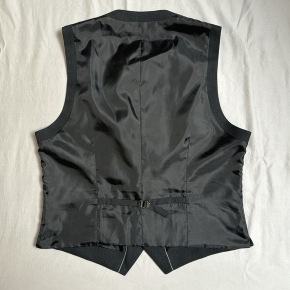 Men’s Vest - Picture 3 of 3
